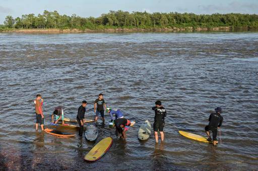 Una ola de agua dulce desafía a los surfistas en la Amazonía brasileña