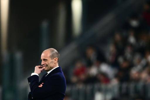 El entrenador de la Juventus, Massimiliano Allegri, sigue un partido de su equipo ante el Udinese en la Serie A. En Turín (norte de Italia), el 12 de febrero de 2024