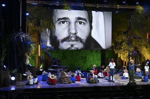 Raúl Castro reaparece en público en homenaje a su hermano Fidel en La Habana
