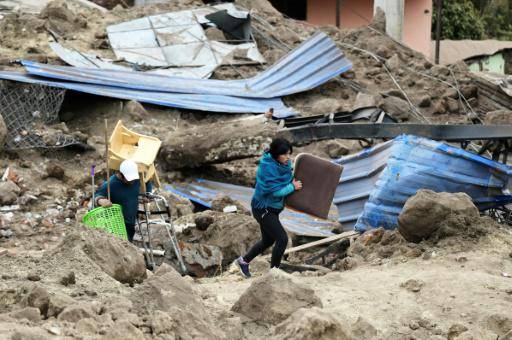Ecuador eleva a 49 la cifra de muertos por un deslave en el sur del país