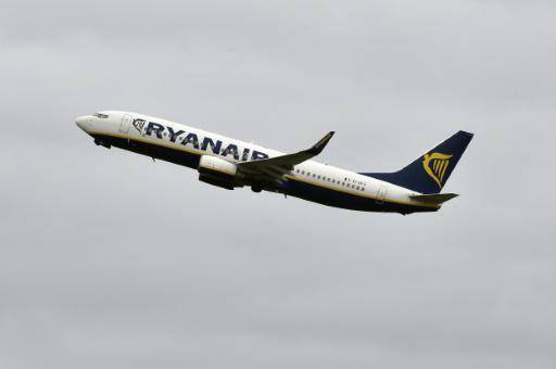 Un hombre estuvo a punto de ser succionado fuera de un vuelo de Ryanair que despegó de Grecia