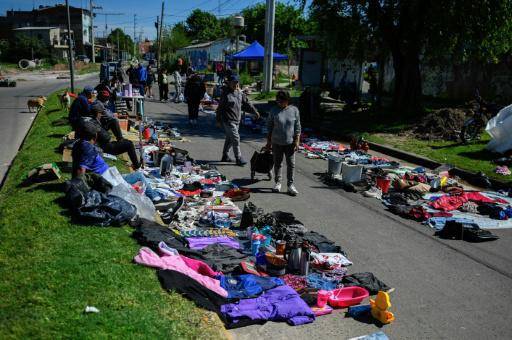 Endeudados para subsistir: argentinos se hunden en préstamos impagables