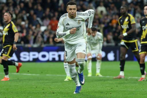 Mbappé salva de la quema al Real Madrid de penal en el descuento ante el Rayo