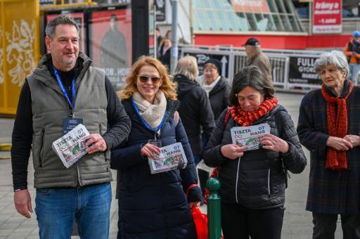 Hungría se prepara para votar, con Orbán en la cuerda floja