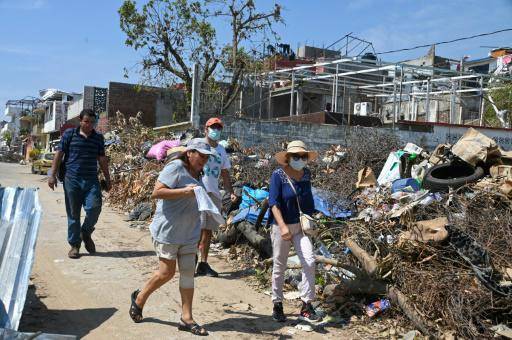 Acapulco apenas asoma la cabeza dos semanas después del azote de huracán Otis