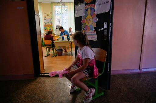 Brigada médica movil atiende a niños traumatizados por la guerra en Ucrania