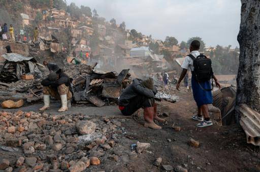 Al menos 26 niños muertos en un incendio que causó una estampida en una escuela de la RD Congo