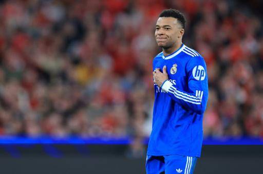 Mbappé en París para examinar su rodilla, no está prevista operación en este momento (entorno a AFP)