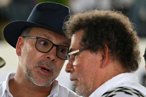 Exparamilitares de Colombia piden al gobierno retomar su proceso de paz
