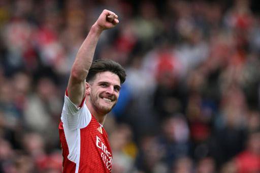 Arsenal consolida su liderato, Burnley casi descendido