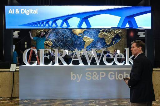 Guerra en Oriente Medio y Venezuela marcan foro de los petroleros en Houston