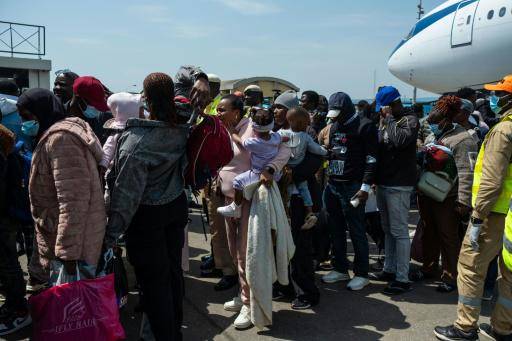 Más de 260 migrantes regresan a Nigeria tras huir de ataques xenófobos en Sudáfrica