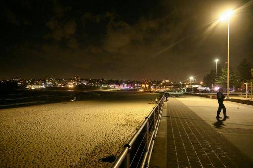 Dos hombres mataron a 11 personas durante una festividad judía en una playa de Australia