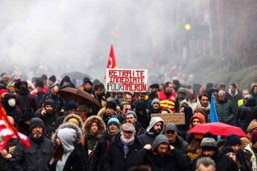 Los sindicatos luchan por mantener la movilización contra la reforma clave en Francia
