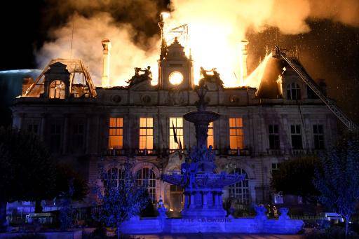 Francia evalúa los daños tras los disturbios sin precedentes en protestas contra el costo de la vida