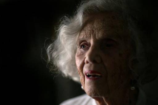 Feministas mexicanas, expectantes ante primera presidencia de una mujer