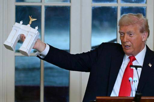 Construcción de arco de Trump comenzará este mes, según alto funcionario de EEUU
