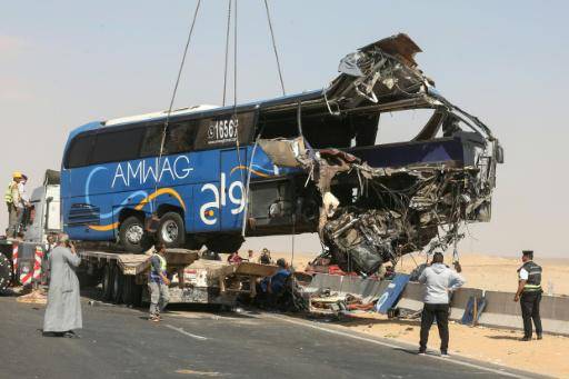 Un choque entre un autobús turístico y un camión causa 13 muertos en Egipto
