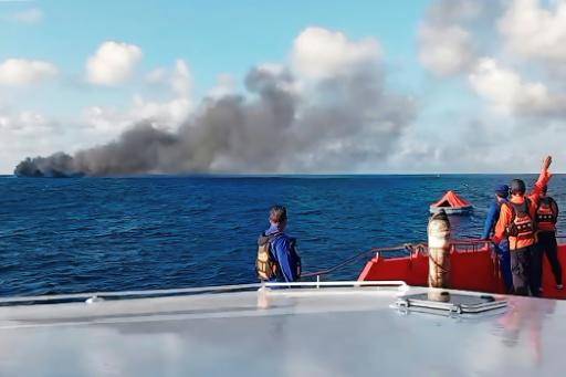 Una muerta y 172 rescatados en segundo ferri incendiado en pocos días en Indonesia
