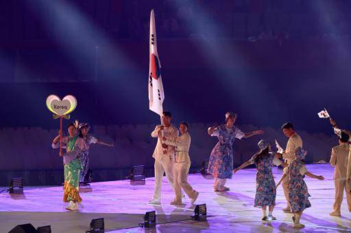 Miembros de la delegación de Corea del Sur durante el desfile inaugural de los Juegos Asiáticos, en el estadio Paloma Mizuho de Nagoya, el 19 de septiembre de 2016