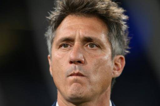 El entrenador del Vélez Sarsfield, Guillermo Barros Schelotto, durante los cuartos de final de la Copa Libertadores contra Racing en el estadio Presidente Juan Domingo Perón (El Cilindro) de Avellaneda, provincia de Buenos Aires, Argentina, el 23 de septiembre de 2025