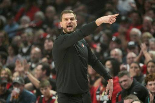 Tiago Splitter da instrucciones durante un partido de los Portland Trail Blazers el 24 de abril de 2026