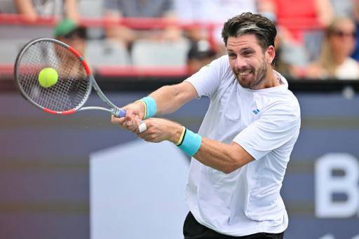El británico Cameron Norrie ejecuta un revés ante el australiano Alex De Miñaur durante el partido de tercera ronda del Masters 1000 de Montreal, el 6 de agosto de 2026