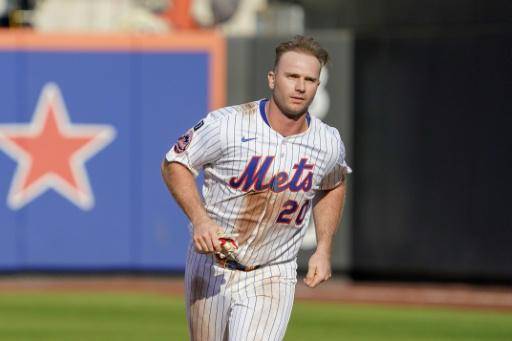 Pete Alonso recorre las bases tras un jonrón con los Mets de Nueva York el 14 de septiembre de 2025
