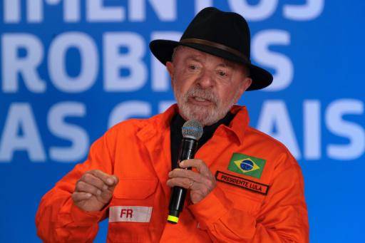 El presidente brasileño, Luiz Inacio Lula da Silva, habla sobre las inversiones de la petrolera estatal Petrobras en una refinería de Betim, en el estado de Minas Gerais, el 20 de marzo de 2026 al este de Brasil