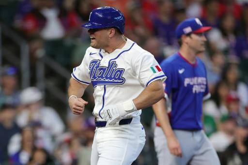 El italiano Jakob Marsee celebra una carrera ante Puerto Rico el 14 de marzo de 2026