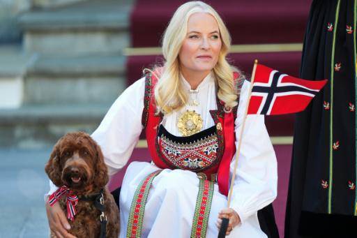 La princesa heredera de Noruega, Mette-Marit, el 17 de mayo de 2026 en la residencia real en Skaugum, al oeste de Oslo