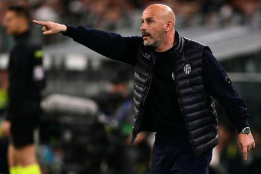 Vincenzo Italiano dirige un partido del Bolonia contra la Juventus en la Serie A, el 19 de abril de 2026 en el Allianz Stadium de Turín