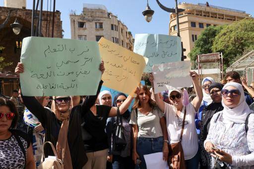 Manifestación de maestros frente al Parlamento libanés, en Beirut el 18 de septiembre de 2023