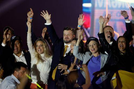 Al centro, el candidato ultraderechista chileno Johannes Kaiser que pelea el tercer lugar en las presidenciales del domingo, cierra su campaña el 12 de noviembre en Santiago.