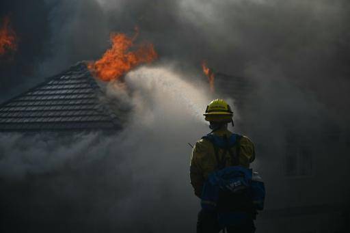 El incendio denominado Norte, avivado por el viento, ha arrasado rápidamente cientos de hectáreas en San Juan Capistrano, California