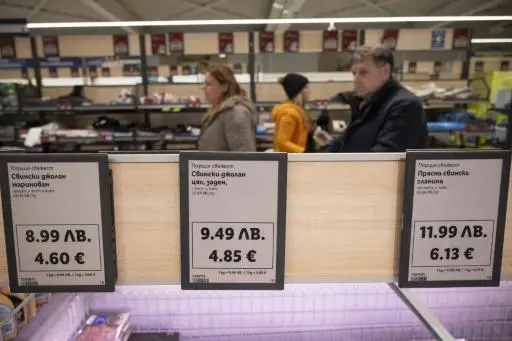 Precios indicados en levas búlgaros y en euros en Sofía, en Bulgaria
