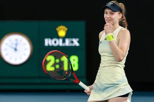 La kazaja Elena Rybakina celebra su victoria en la final del Abierto de Australia contra la bielorrusa Aryna Sabalenka, en Melbourne el 31 de enero de 2026