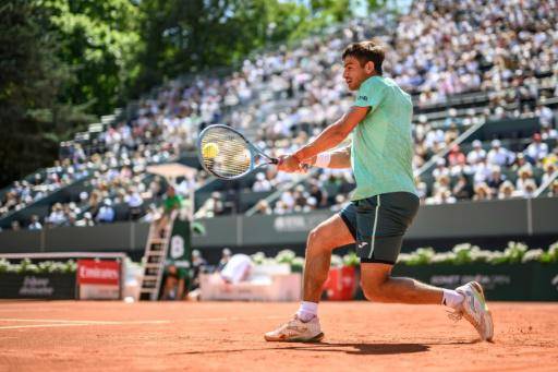 El tenista argentino Mariano Navone durante su partido ante el estadounidense Learner Tien en la final del ATP 250 de Ginebra, en Suiza, el 23 de mayo de 2026