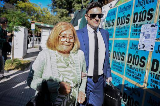 Rita Maradona, hermana de Diego Maradona, se presenta el 3 de abril de 2025 en el tribunal de San Isidro para asistir al juicio por la muerte del futbolista argentino