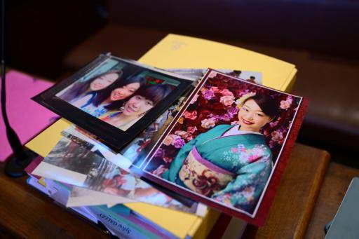 Esta fotografía muestra a la japonesa Narumi Kurokasi, antes del nuevo juicio contra su exnovio chileno Nicolás Zepeda, acusado de haberla asesinado, en Lyon, en el este de Francia, el 17 de marzo de 2026.