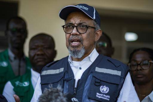 El director de la Organización Mundial de la Salud, Tedros Adhanom Ghebreyesus, el 8 de junio de 2026 en la unidad de aislamiento del ébola del Hospital Mulago, en Kampala