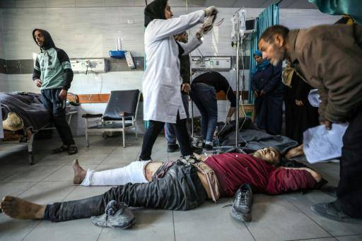 Unos palestinos heridos reciben atención médica en el Hospital Kamal Edwan, en Beit Lahia, en la Franja de Gaza, el 29 de febrero de 2024