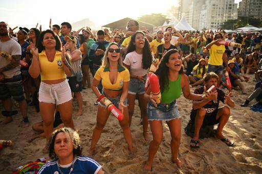 Brasil se paraliza por la Copa y comienza a soñar en el hexacampeonato