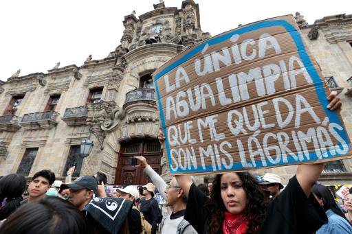 Miles protestan en México por agua contaminada: sale turbia, a veces café