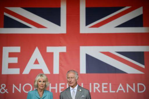 El rey británico Carlos III concluye su viaje a Francia con un toque medioambiental