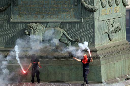 Sube la tensión social en Francia con una huelga de funcionarios y protestas de estudiantes