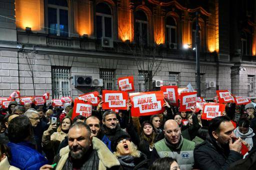 Serbia repetirá la votación en 30 colegios electorales tras las protestas