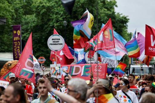 El gobierno británico quiere prohibir las terapias de conversión de las personas LGBT+
