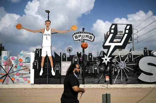 Es uno de nosotros: San Antonio abraza a Wemby rumbo a las Finales de la NBA