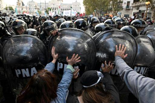 La justicia argentina revisa el protocolo de Milei contra los cortes de calles en protestas